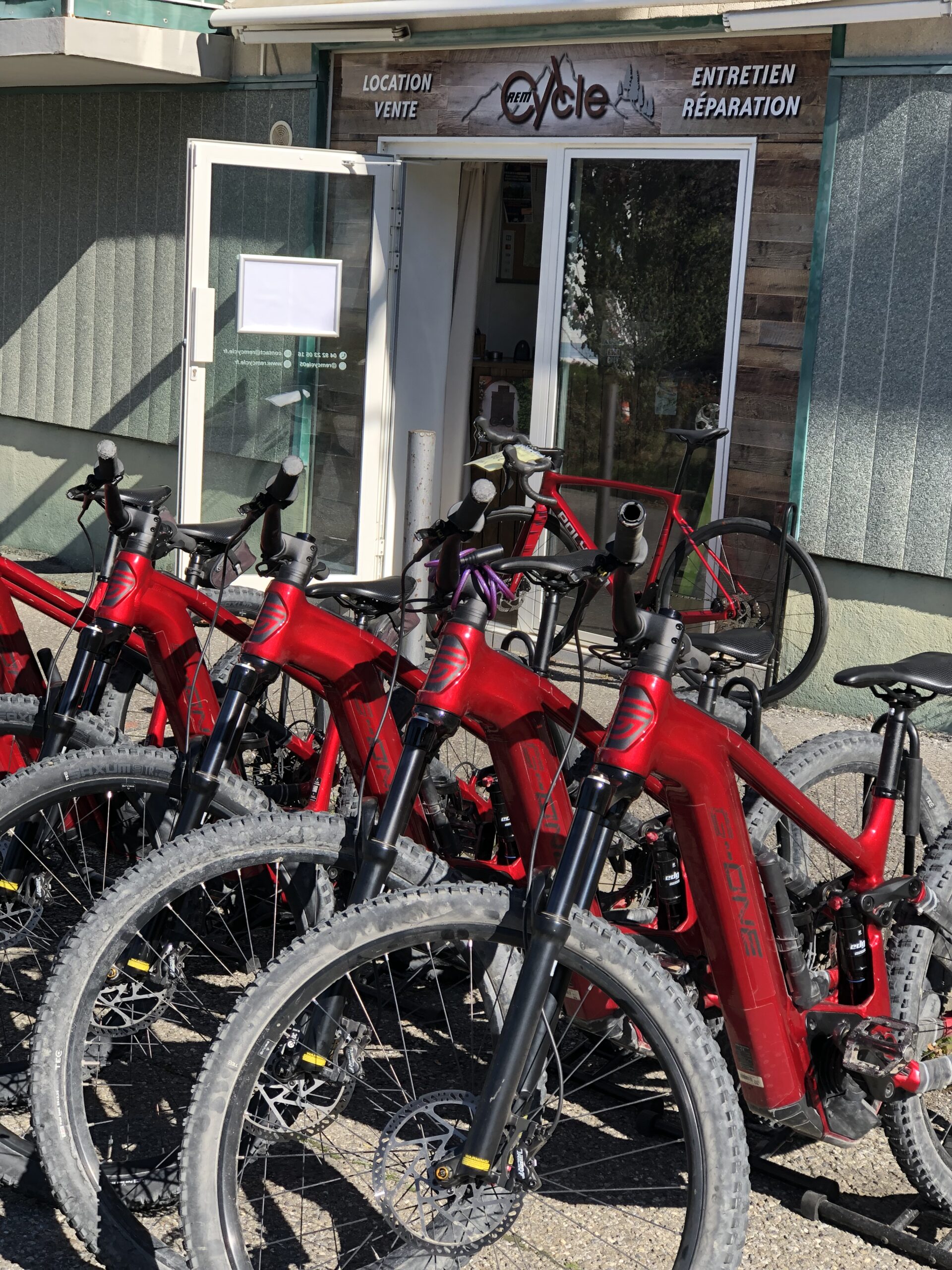 Electric mountain bike rental in Savines-le-Lac